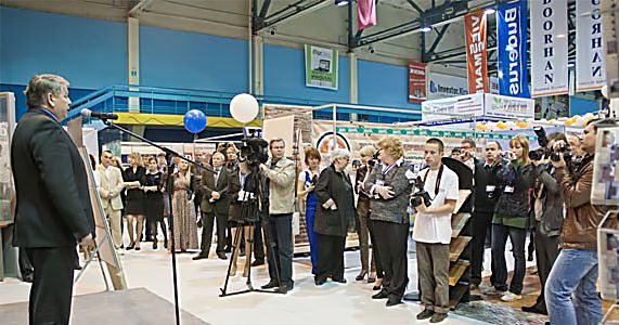 width=571
